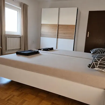 Apartma Sonce Lägenhet Pobegi